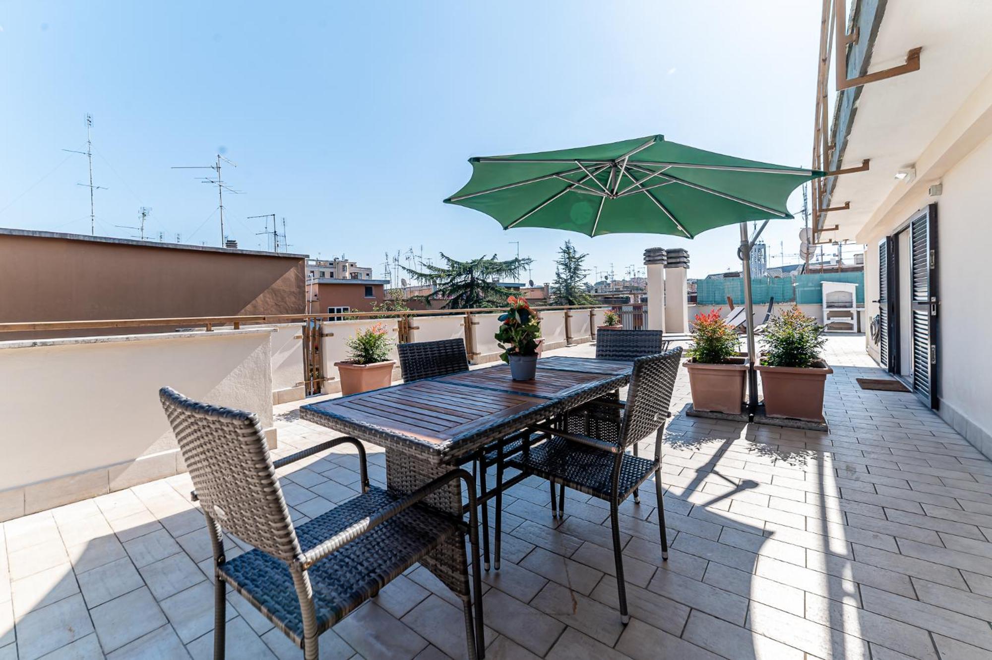 Consoli Penthouse - Terrace With A View On Saint Peter's Apartment Rome