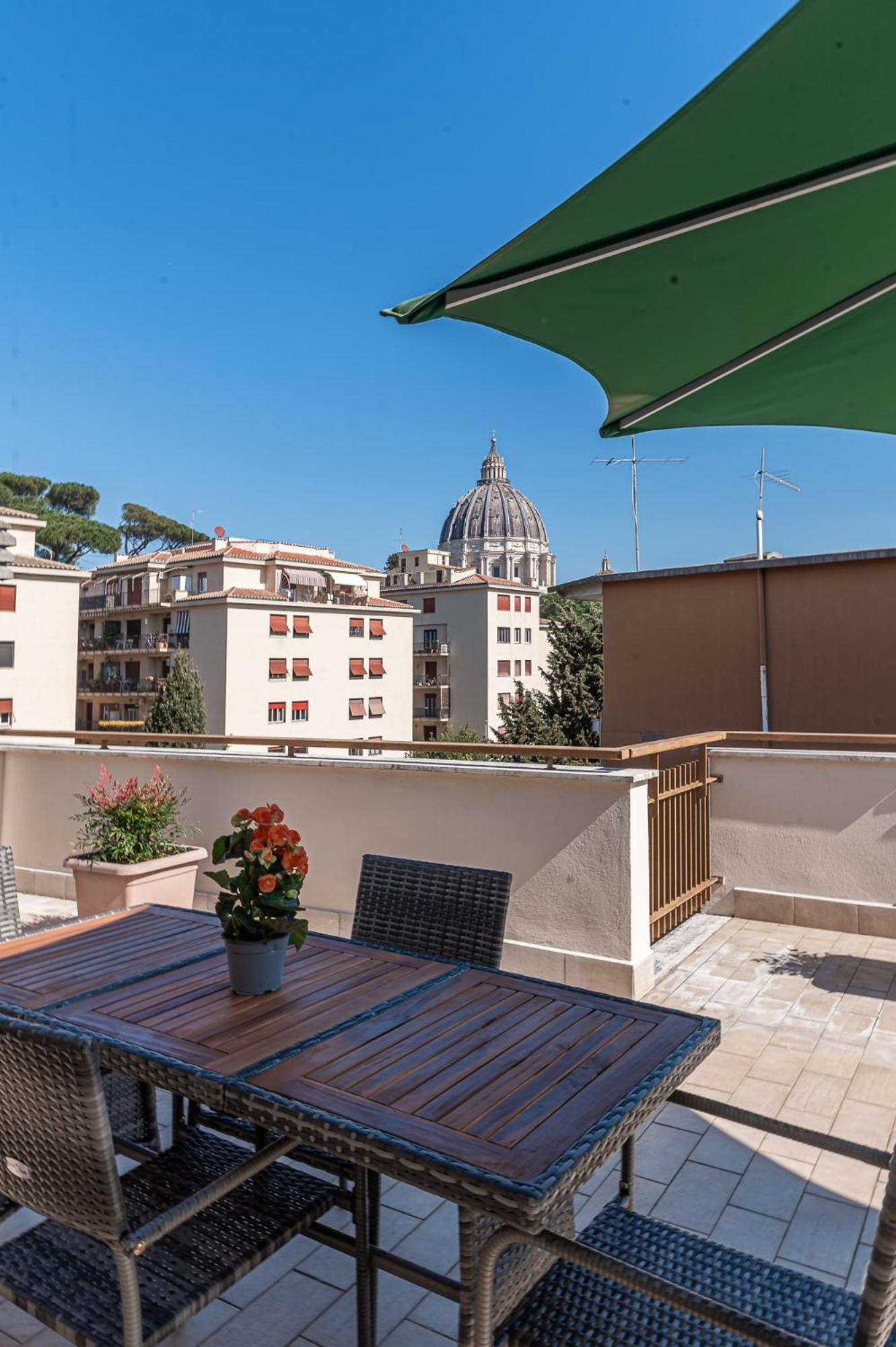 Apartment Consoli Penthouse - Terrace With A View On Saint Peter's Rome
